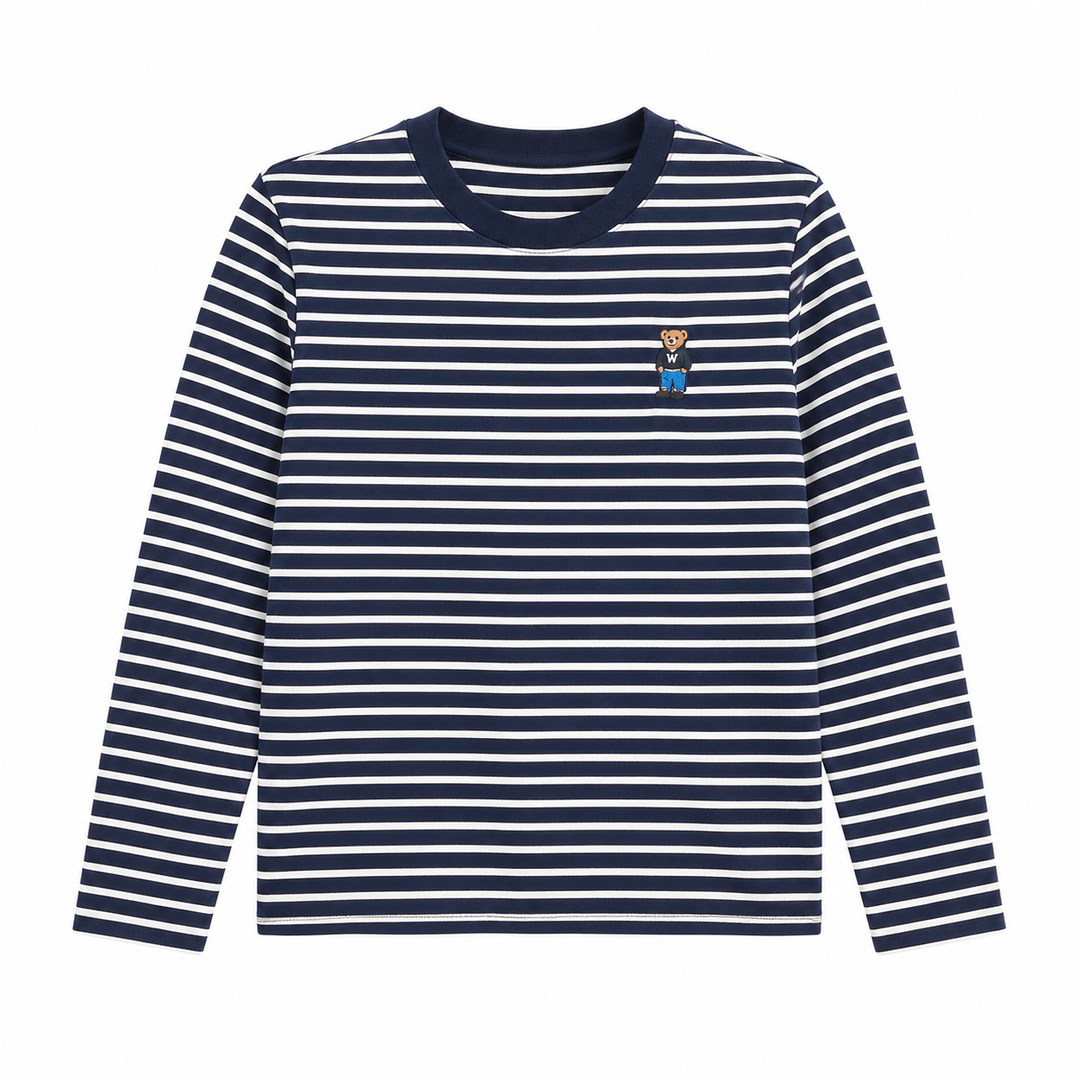 Stripet blå dame topp med lang erm og unikt bjørnebroderi. Ideell fritidsklær for vår og sommer.