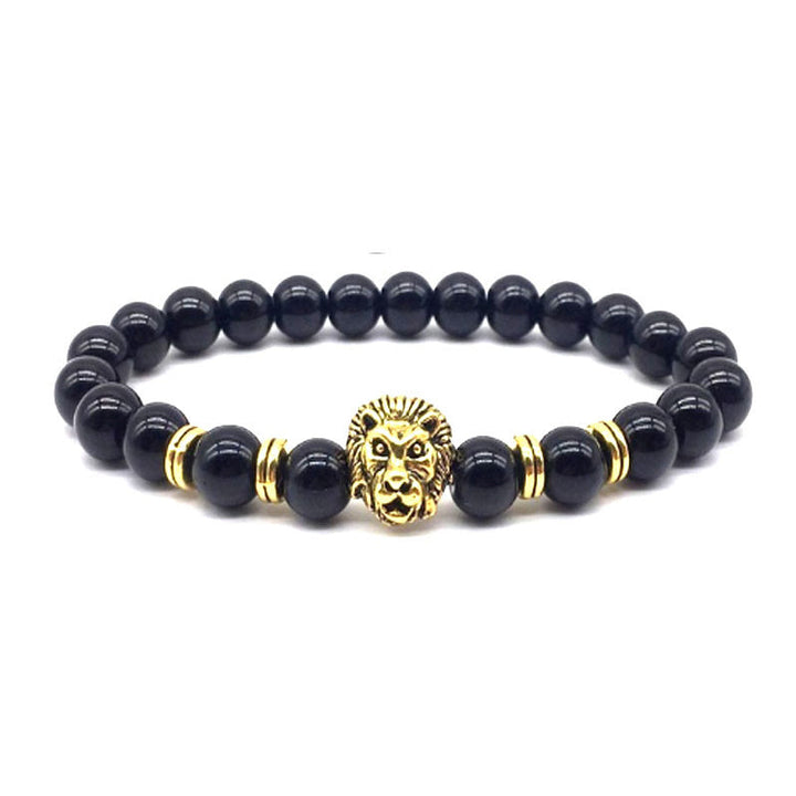 Løvearmbånd for unisex, med matte onyx-steiner og skinnende stål løvehode, et unikt statement-smykke.