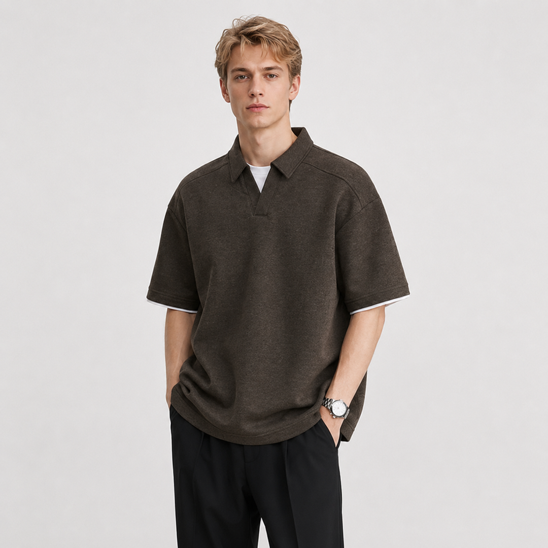 Herre retro polo t-skjorte med kortermet design og lag-på-lag effekt for fritid og sommer.