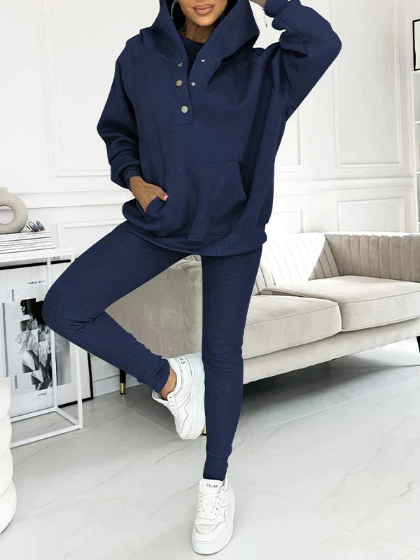 Stilfullt dame loungewear sett med komfortabel genser og matchende bukser.