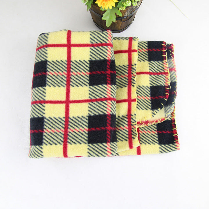 Mykt dame fleece-teppe med julemønster, perfekt for vinterkos i stuen eller soverommet.