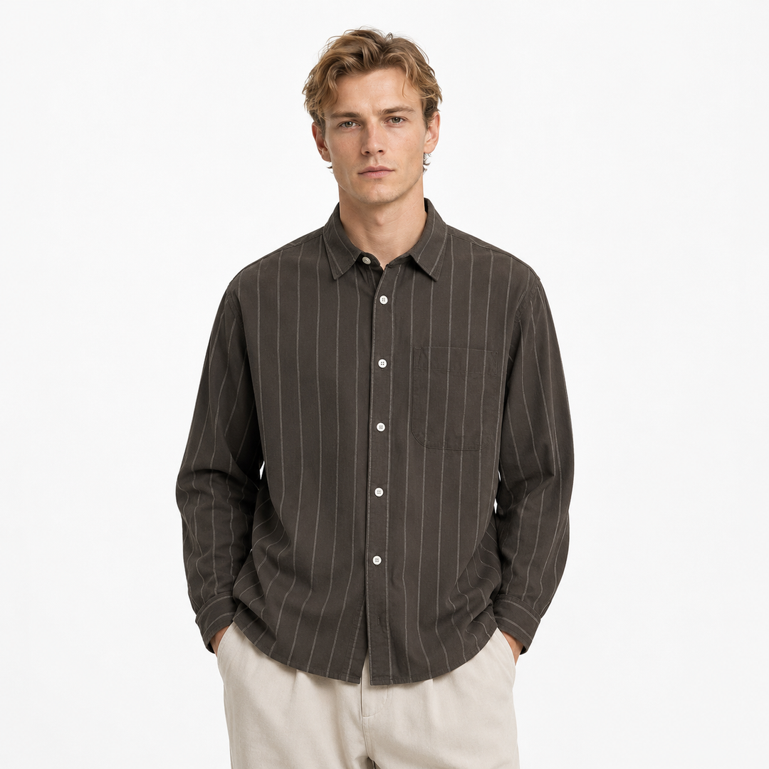Klassisk stripet Oxford-herreskjorte med lange ermer. Elegant fritidsskjorte for vår og høst, perfekt for kontor.