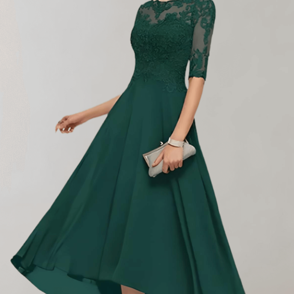 Elegant maxikjole med blondeermer for kvinner. Formell festkjole ideell til bryllup, galla og aftenbruk.