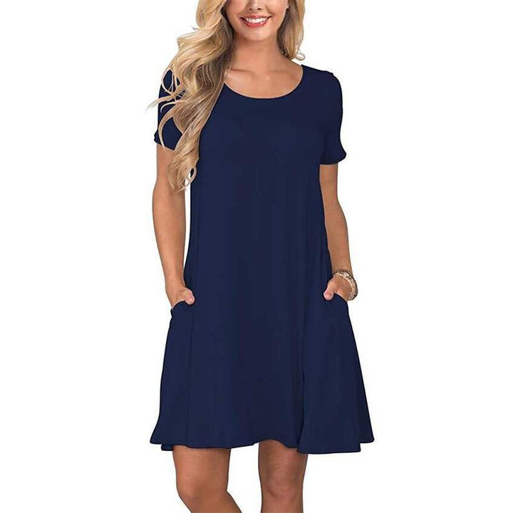 Elegant A-linje sommerkjole for kvinner. Kortarmet reisekjole med lommer for en bekvem og stilig ferie.