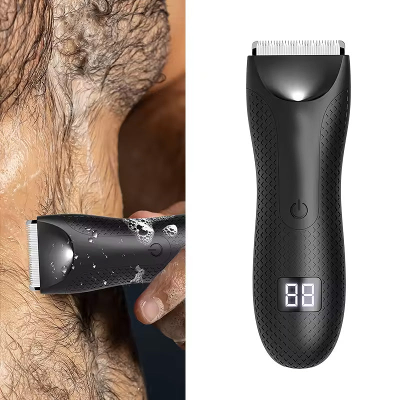 Vanntett kroppstrimmer for menn lades via USB-kabel, klar for neste økt med hårfjerning.