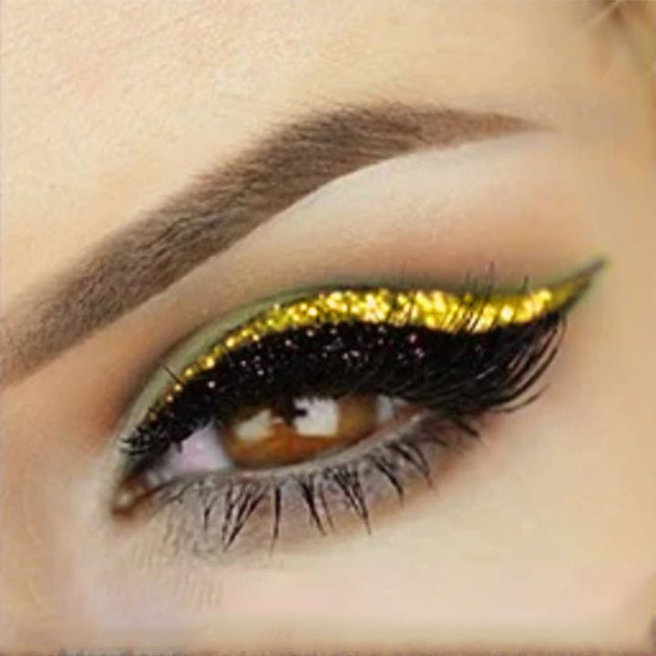 Øyesminke løsning: Gjenbrukbart eyeliner og vippeklistremerke for en feilfri og rask kattøye look.
