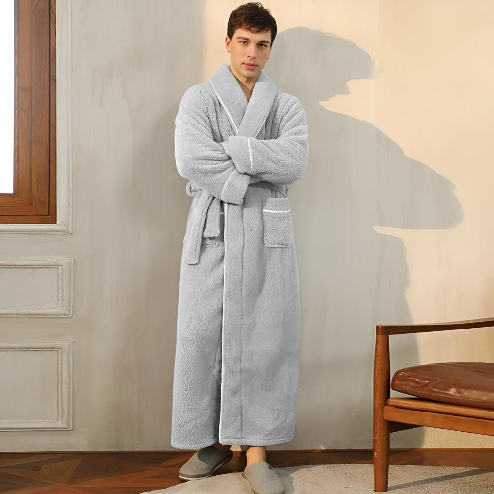 Elegant unisex badekåpe i varm og luksuriøs fleece. Perfekt for avslapning og hjemmetøy.