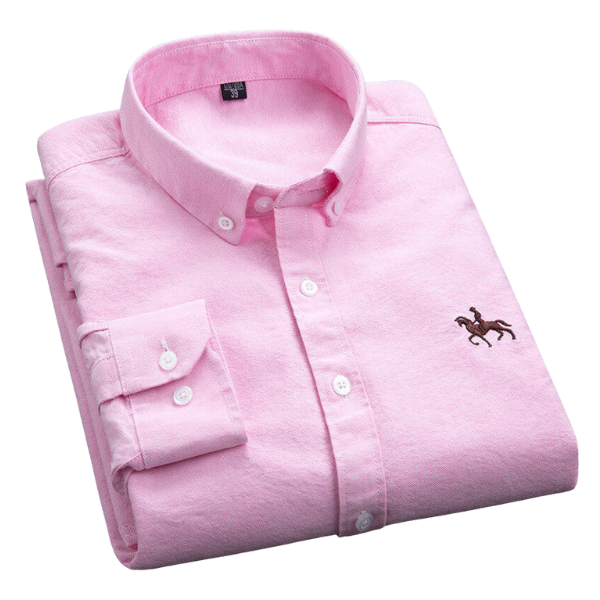 Elegant krage på premium herreskjorte, perfekt for en stilren business casual look.