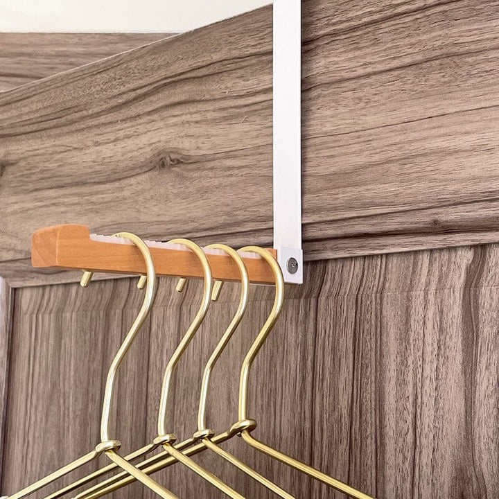 Produktbilde av sammenleggbare dørkroker i tre. Enkel installasjon for smart og plassbesparende organisering hjemme.