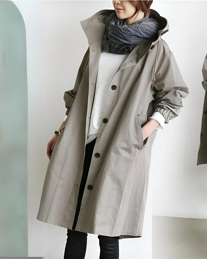 Værbestandig trenchcoat med hette, ideell som høstjakke og vinterjakke for kvinner.