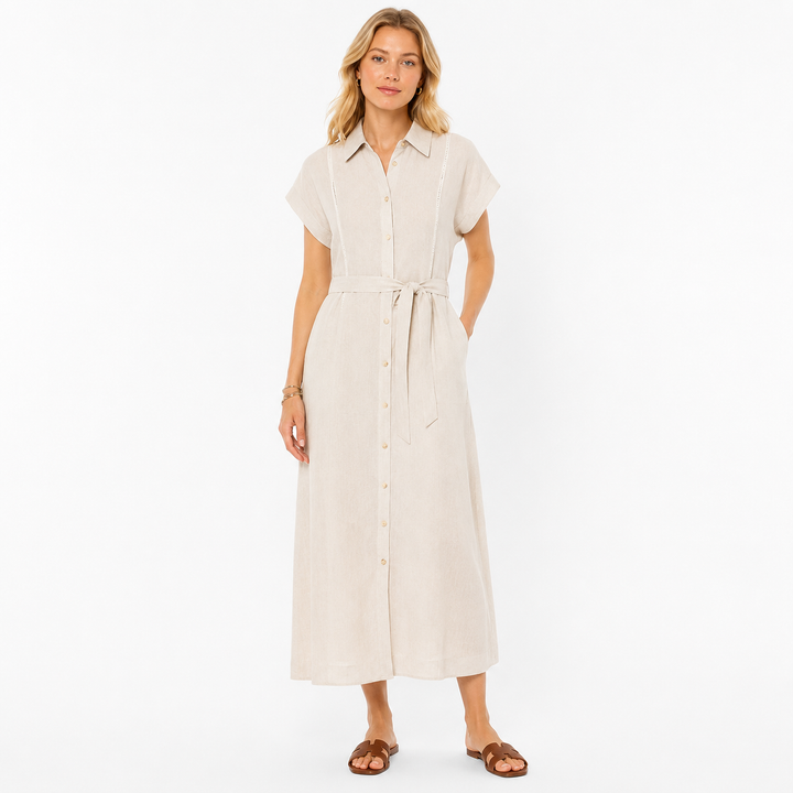Stilren lang lin/lyocell kjole for dame. Kortermet sommerkjole med knytebelte for en elegant look.