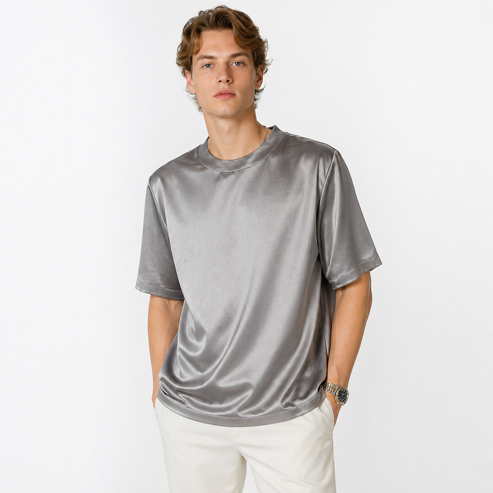 Herre t-skjorte i retro stil med løs passform. Komfortabel streetwear for sommeren.