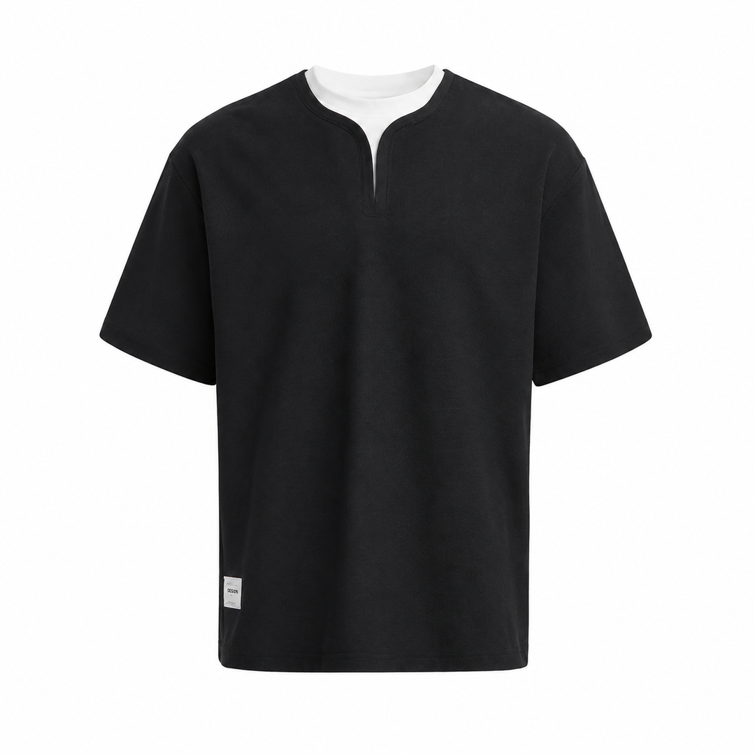 Komfortabel herre t-skjorte med unikt lag-på-lag design. Kortermet, i svart, ideell for moderne streetstyle.