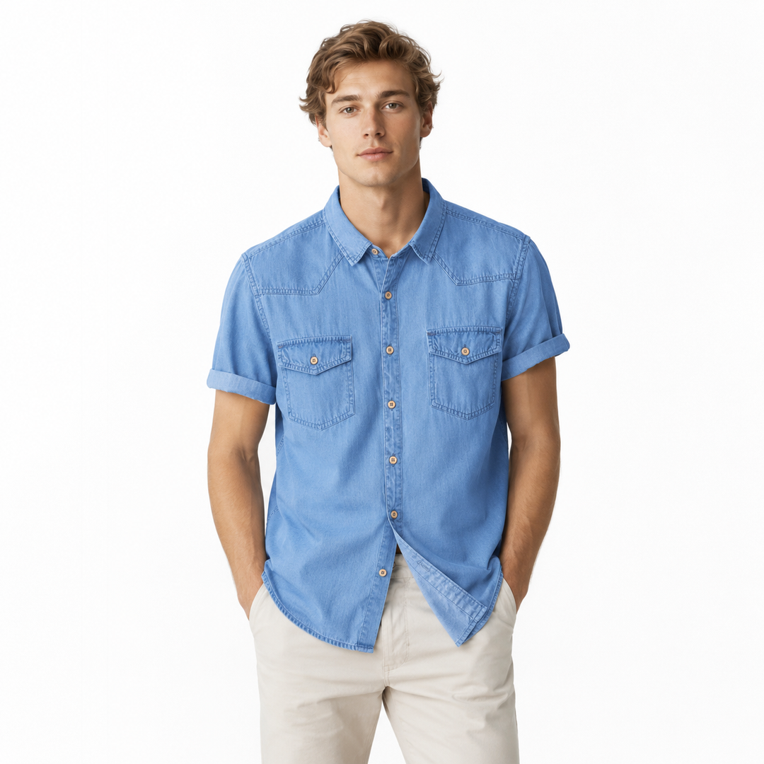 Herre kortermet denimskjorte i 100% bomull. Perfekt lys blå casual sommerskjorte for menn, slim fit.
