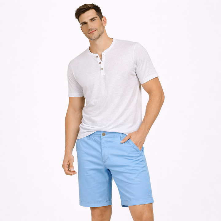 Ensfargede herreshorts for en avslappet sommerstil, ideell for utendørsaktiviteter. Komfortable fritidsshorts.