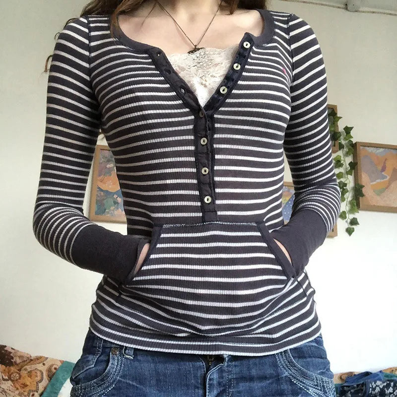 Allsidig blondetopp, vintage patchwork design for både vår og sommer.