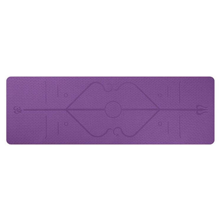 Detaljert bilde av teksturen: sklisikker TPE-overflate på yogamatten, sikrer maksimalt grep.