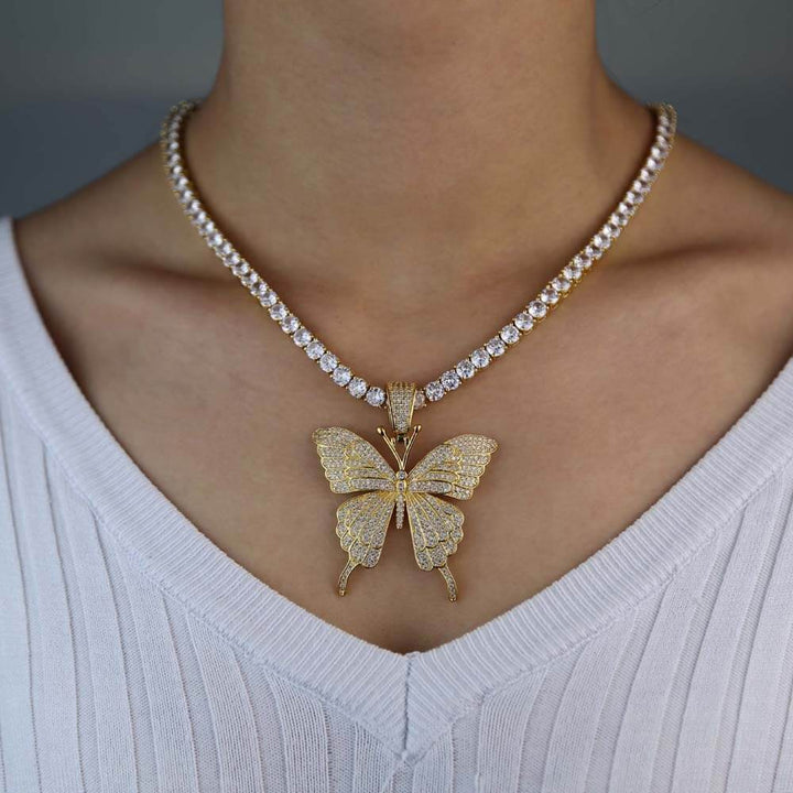 Glitrende krystall sommerfugl choker i elegant design. Ideelt smykke for dame, til fest eller hverdags.