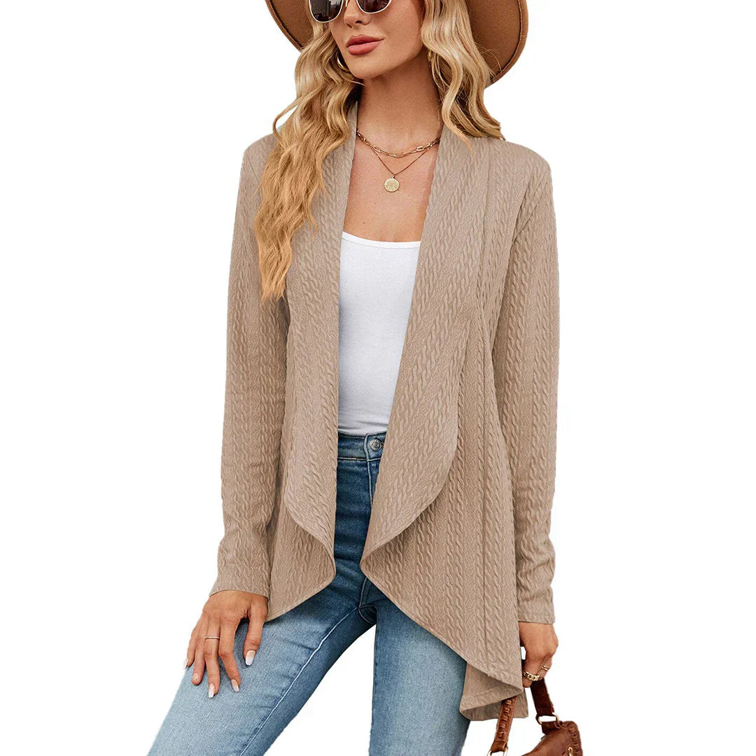 Stilfull høstjakke i strikk, åpen cardigan for kvinner og moderne mote.