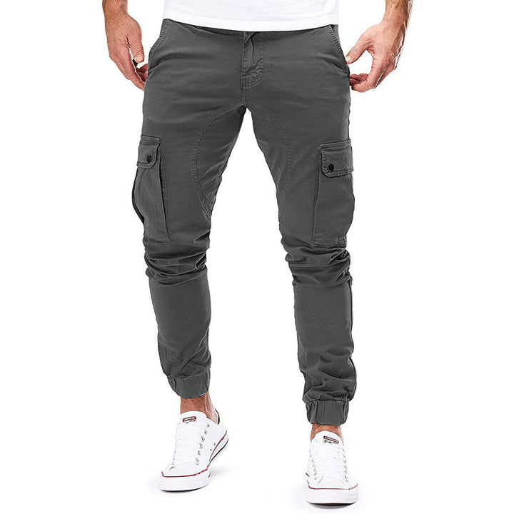 Menns cargo joggebukser med praktiske lommer, elastisk midje og ankel. Komfortable casual bukser.