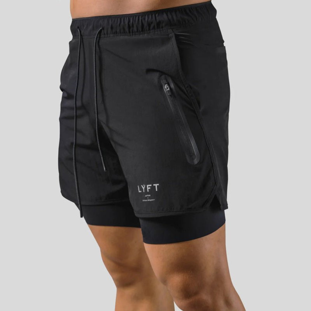 Stilige herre 2-i-1 sportsshorts med kompresjonslag for optimal komfort under trening og løping.