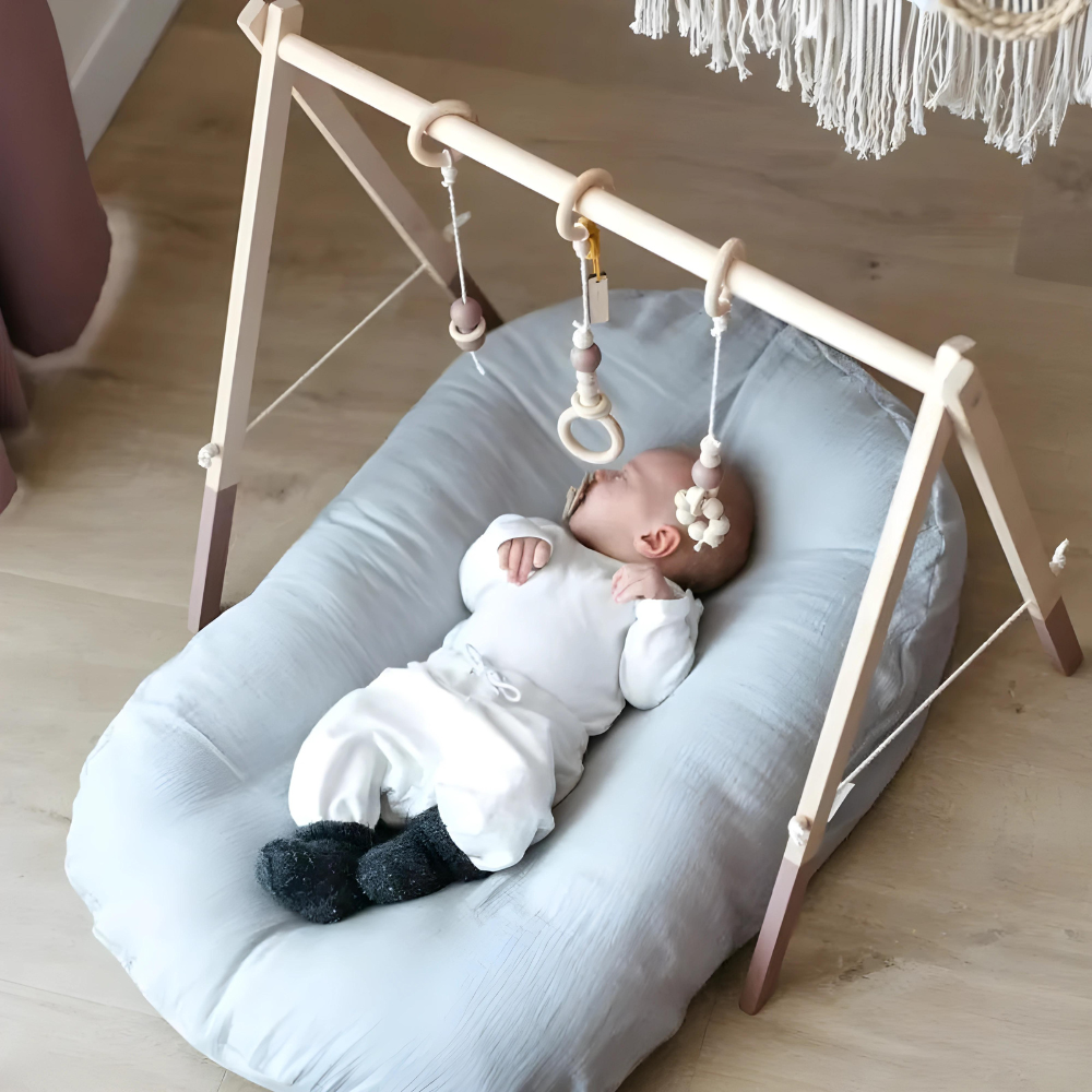 Hypoallergenisk babypute for trygg søvn. Ergonomisk hodestøtte forhindrer flathode hos nyfødte og småbarn.