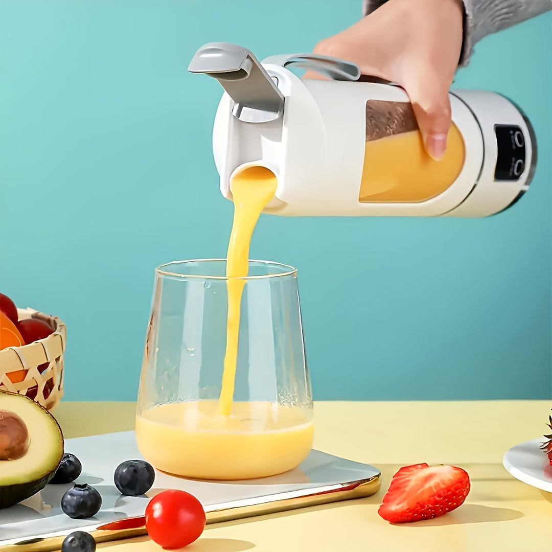 Reisevennlig bærbar blender, USB oppladbar, ideell for raske smoothies og milkshakes hvor som helst.