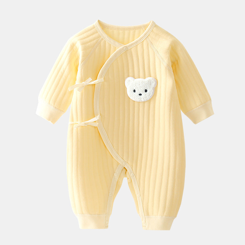 Søt babyromper med bjørneører og hettedesign. Varm og komfortabel vinterdress for spedbarn og nyfødte.
