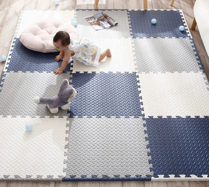 Tykk, støtdempende lekematte for babyer og barn. Sikker lekegulvmatte i barnerommet.