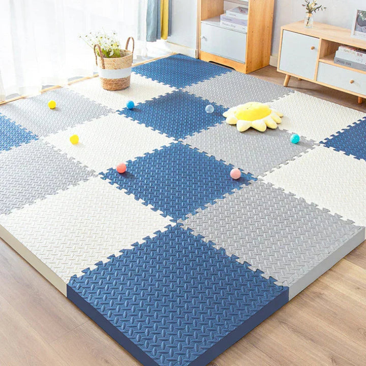 Robust babylekematte i puslespilldesign. Tykk, støtdempende for sikker lek og utvikling.