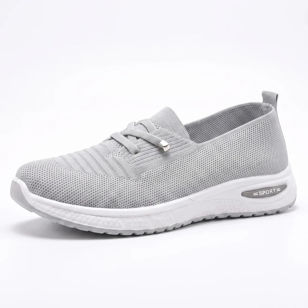 Dame slip-on sneakers med bred tåboks for optimal komfort. Hverdags- og gåsko, fotvennlige.
