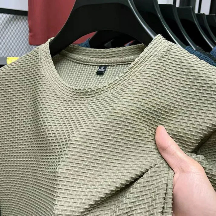 Stilig herre t-skjorte med korte ermer. Komfortabel og allsidig for urbant hverdagsliv.