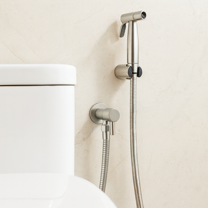 Veggmontert bidet sprayer for forfriskende personlig hygiene; enkel installasjon, moderne design for ditt baderom.