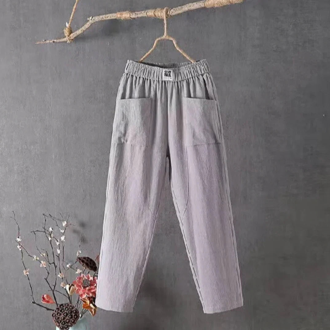 Myke stretchbukser for dame med elastisk høy midje. Gir optimal bevegelsesfrihet for vår/sommer.