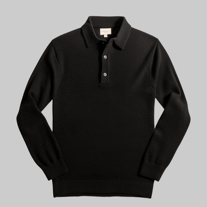 Elegant herre polo genser i myk strikk. Perfekt for en smart casual look og en allsidig garderobefavoritt.