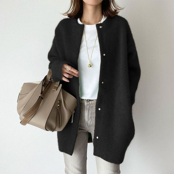 Elegant knappe cardigan for kvinner. Allsidig strikkejakke i myk kvalitet til hverdagsmote.