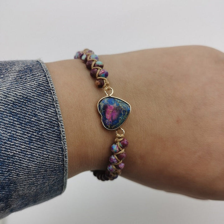 Håndlaget bohemsk armbånd med naturstein og hjerte. Flott tilbehør og gave til kvinner.