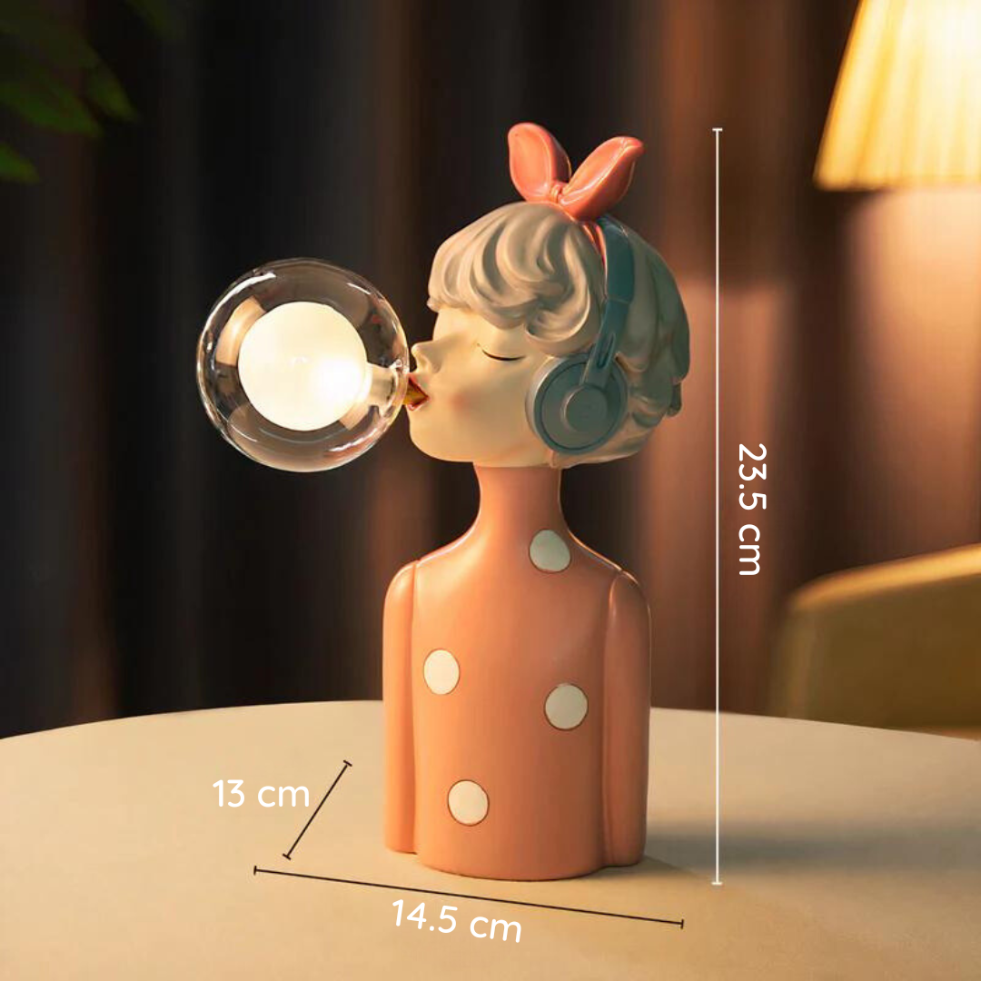 Håndverksmessig bordlampe, unik i sitt design. Skaper en varm og personlig atmosfære i hjemmet.