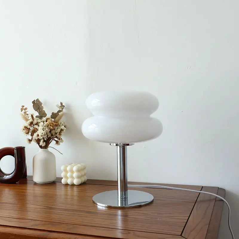 Gaveide: Gul Bauhaus bordlampe. Tidløs designlampe med dimbar funksjon for kontor eller lesekrok.