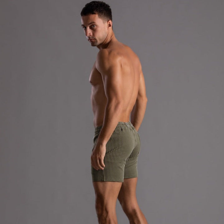 Oransje sommerstrandshorts for menn, hurtigtørkende stoff, ideell for strand og sol.
