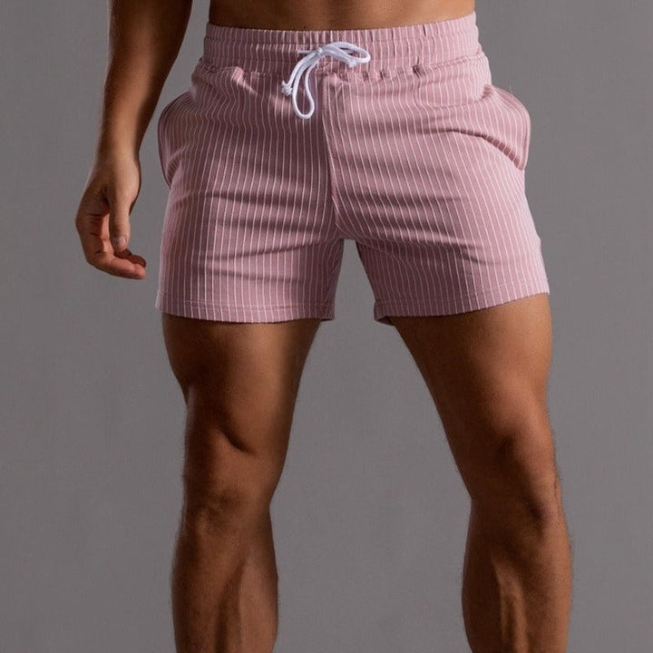 Praktiske og komfortable svarte reiseshorts for menn, med slimfit design.