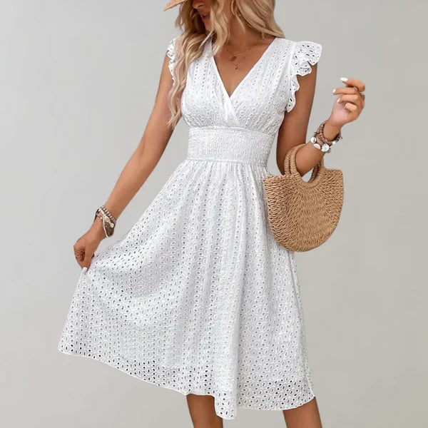 Elegant midikjole for kvinner i lett stoff, perfekt for formelle anledninger og sommerfester. Behagelig passform.