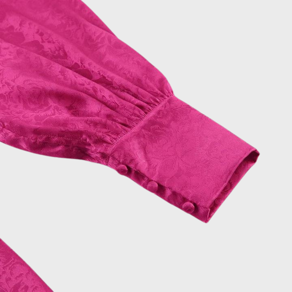 Nydelig elegant sommerkjole for dame, lett og stilfull for varme dager og behagelig komfort.