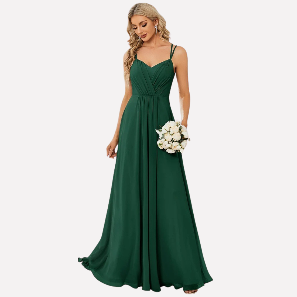 Stilren halter neck festkjole for kvinner, ideell som bryllupsgjestkjole eller aftenkjole med elegant snitt.