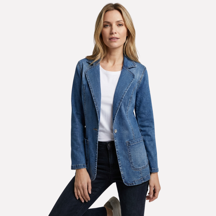 Elegant blå dameblazer, skreddersydd for kontor og hverdag. Klassisk jakke for kvinner i tidløs stil.