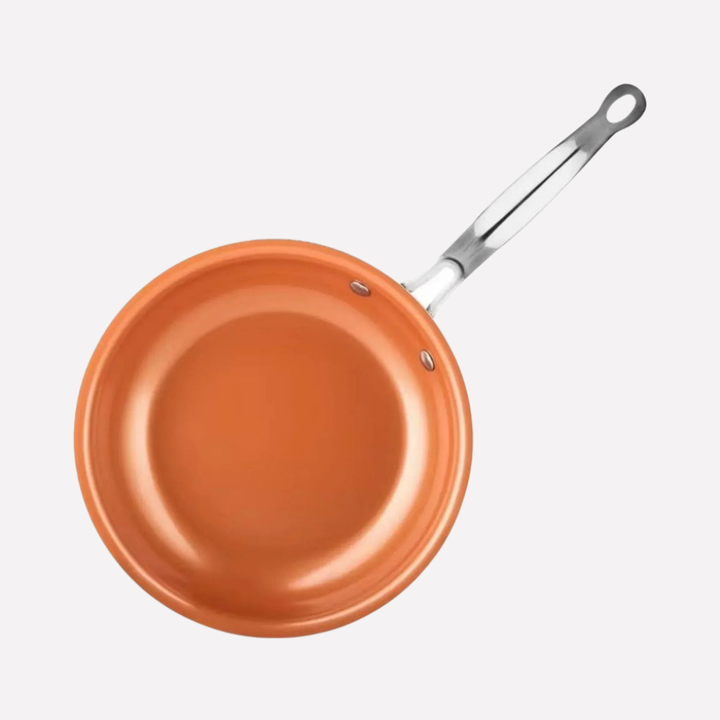 Elegant kobber stekepanne med slitesterkt non-stick, perfekt for hjemmekokk. Induksjon, ovnsikker og robust kjøkkenutstyr.