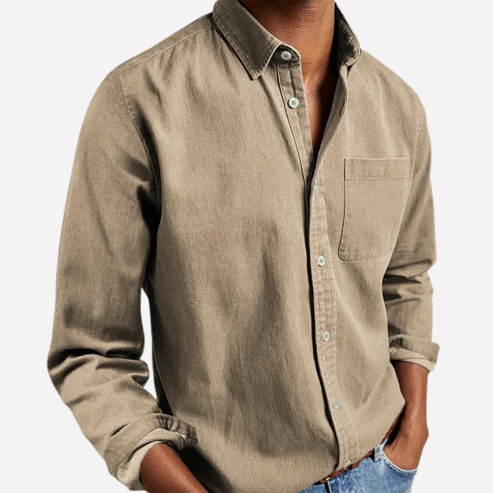Stilig herreskjorte for vår og sommer. Allsidig design for en komfortabel, avslappet hverdagslook.