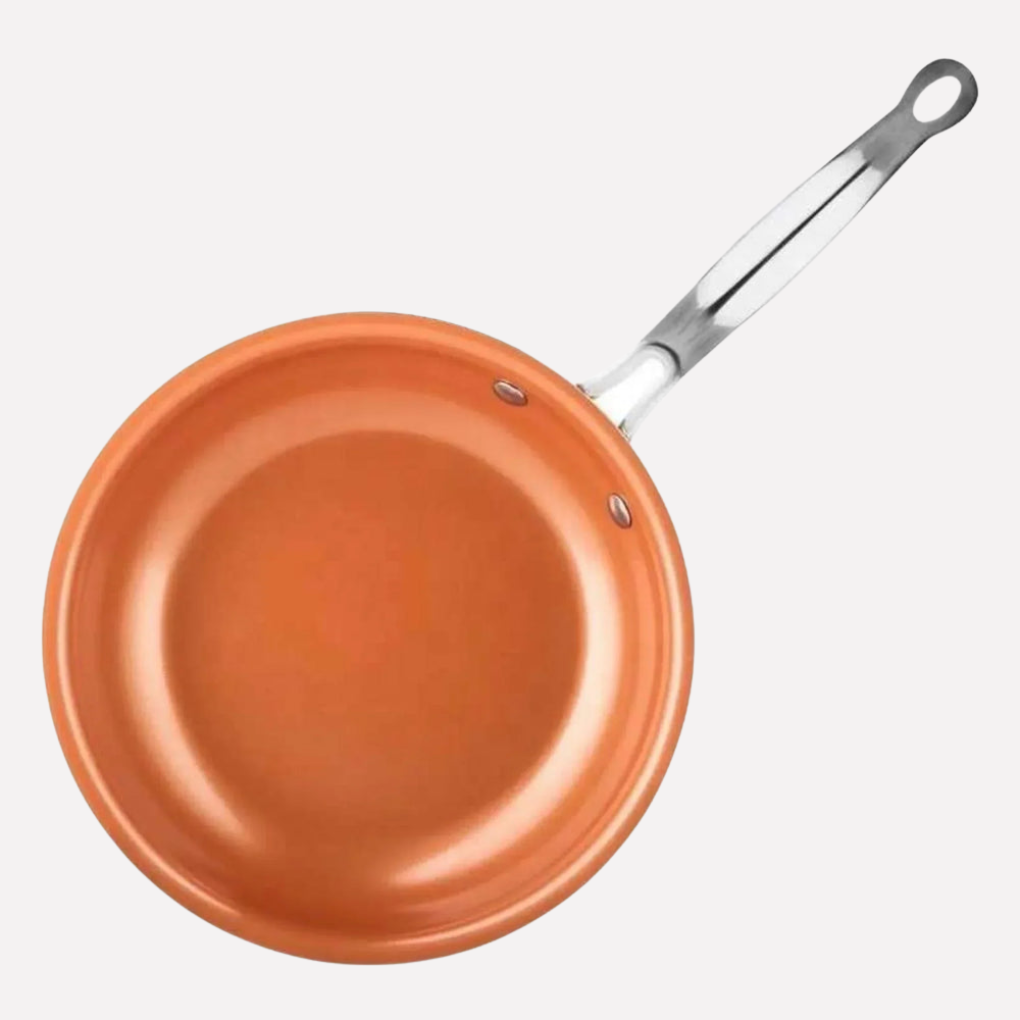 Profesjonell kobberpanne med non-stick belegg, ideell for induksjon og ovnsikker matlaging. Kvalitets stekepanne for kokken.