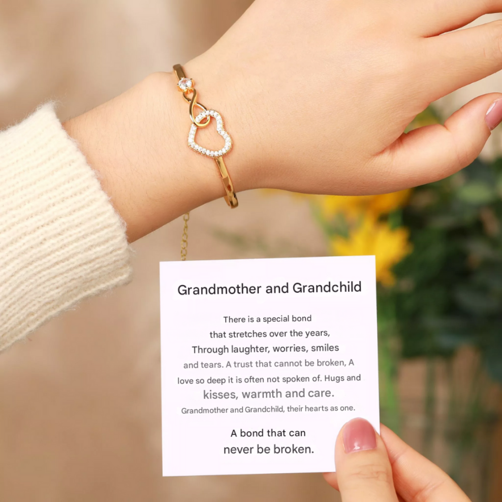 Elegant kvinners infinity hjerte armbånd i gult gull. Justerbart smykke, perfekt gave til kjæresten.