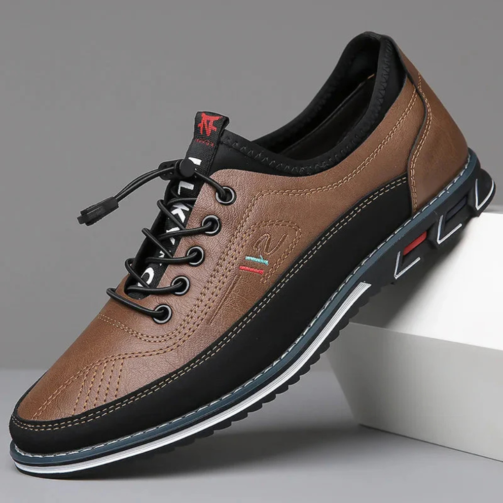Nærbilde av brune Oxford-dressko i skinn for herrer, med elegante detaljer og solide snørebånd.